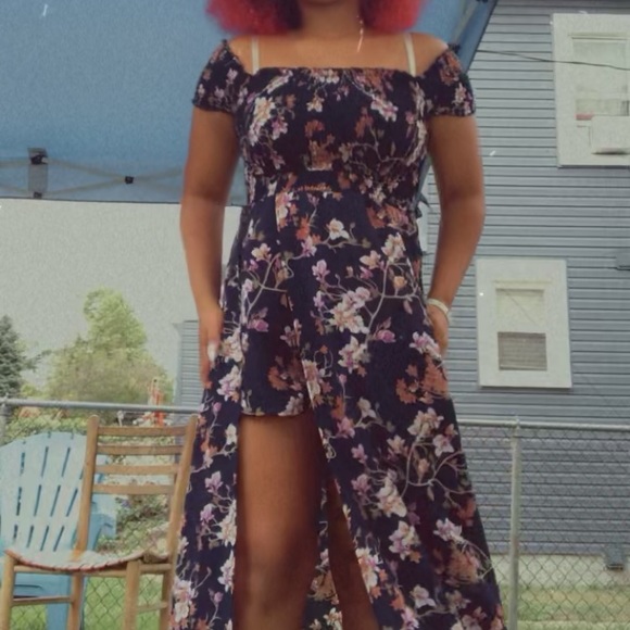 Shorts built into the dress open slit - Picture 5 of 5